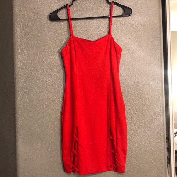 Red dress - Picture 3 of 5